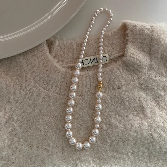 Jewelry - NWT Imitation Pearl Necklace